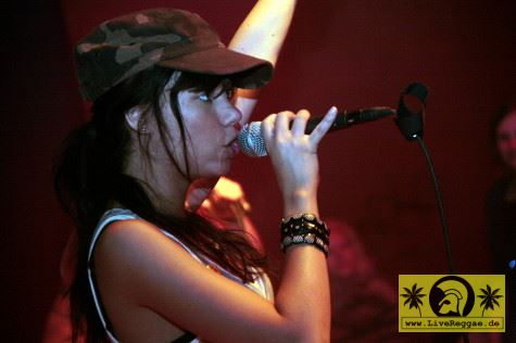 Sista Kimaya (F) with Unity Sounds - Kassablanca, Jena - 19. Juni 2009 (1).jpg